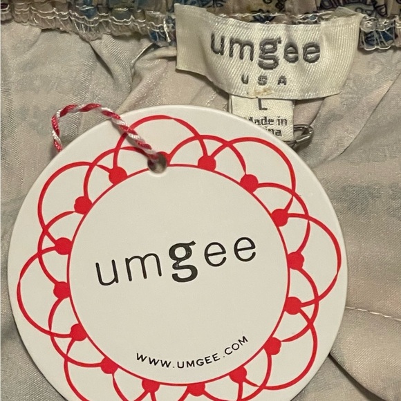 Umgee Floral Paisley Cream Women's Shorts, size L, NWT - Picture 8 of 12